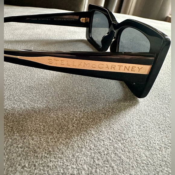 Stella McCartney Sunglasses. Black & gold. Brand new. NO scratches.Case included - Picture 7 of 11